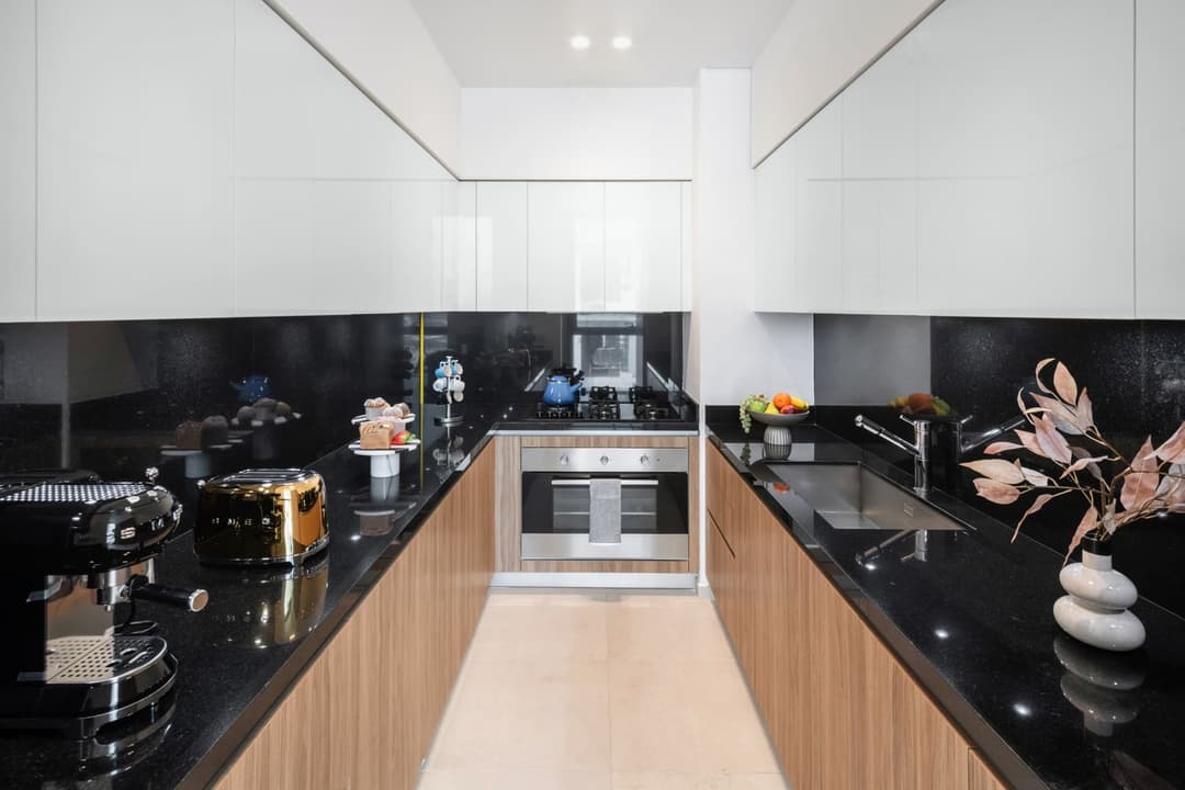 Photograph 7 of 10 of Residence 110